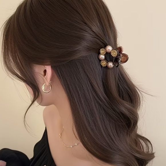 NEW Y2K Retro French Pearl & Rhinestone Hair Claw Clip